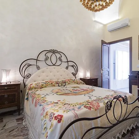 Palazzo Osanna ナルド